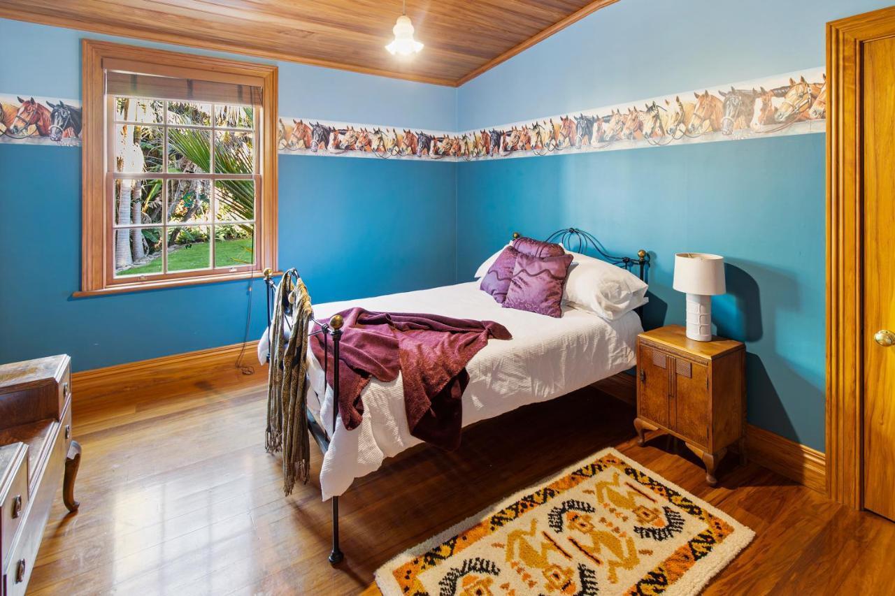 Headlands Estate Homestay *