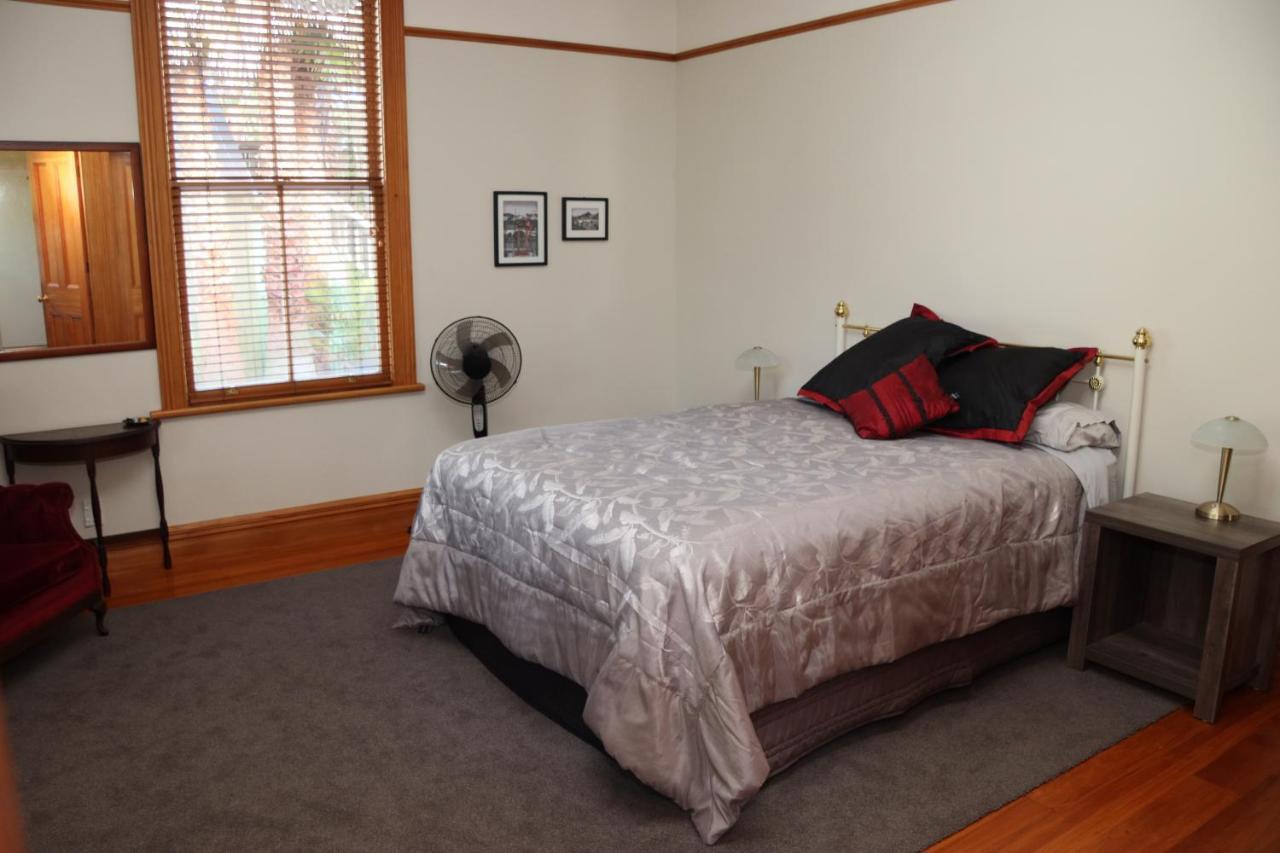 Headlands Estate Homestay *